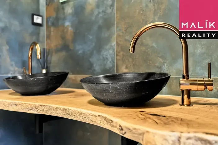 Prodej bytu 2+1, Ostrov, Hlavní třída, 64 m2