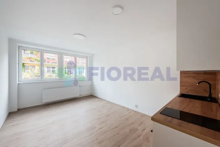 Pronájem bytu 1+kk, Praha - Vršovice, Bulharská, 22 m2