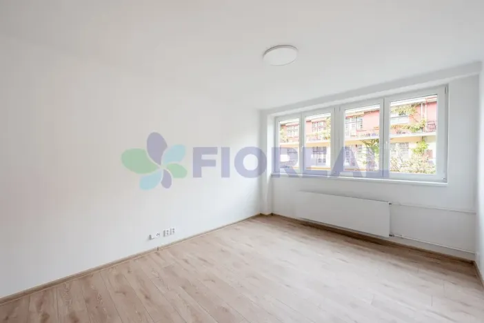 Pronájem bytu 1+kk, Praha - Vršovice, Bulharská, 22 m2