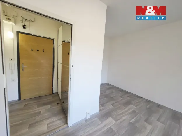 Pronájem bytu 1+1, Uherské Hradiště - Mařatice, Sadová, 35 m2