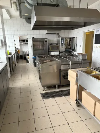 Pronájem restaurace, Praha - Uhříněves, Přátelství, 300 m2