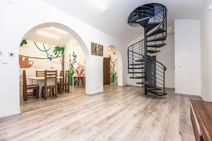 Pronájem obchodního prostoru, Praha - Žižkov, Husitská, 135 m2