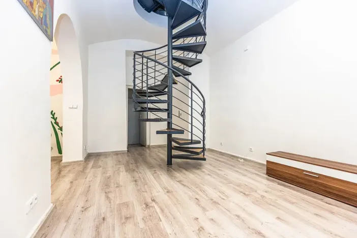 Pronájem obchodního prostoru, Praha - Žižkov, Husitská, 135 m2