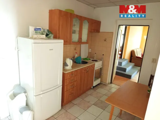 Pronájem skladu, Doksy, Valdštejnská, 1730 m2