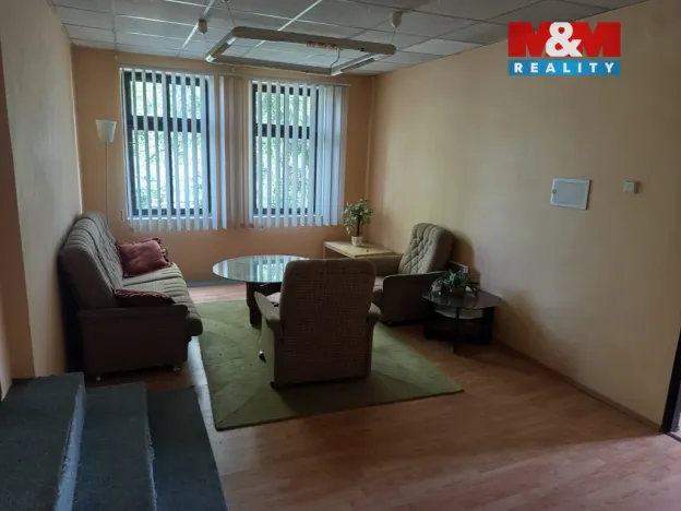 Pronájem skladu, Doksy, Valdštejnská, 1730 m2