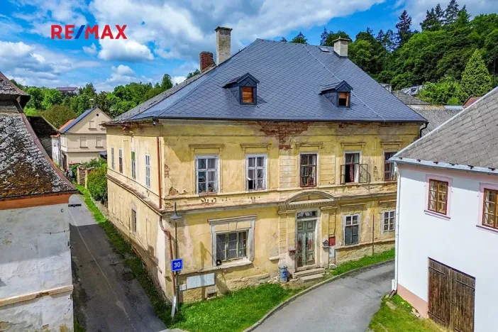 Prodej vícegeneračního domu, Úterý, 677 m2