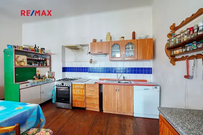 Prodej rodinného domu, Úterý, 677 m2