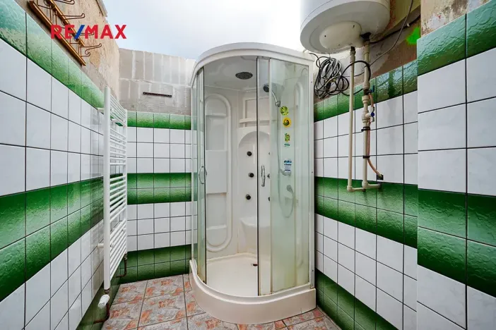 Prodej rodinného domu, Úterý, 677 m2