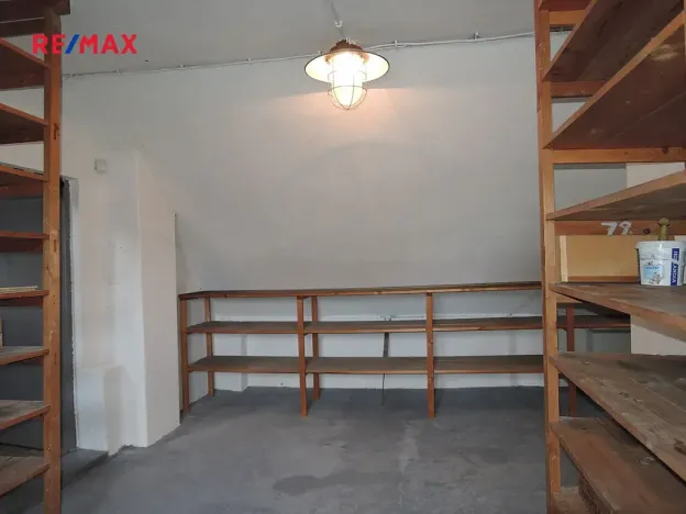 Pronájem výrobních prostor, Hostivice, Školská, 400 m2