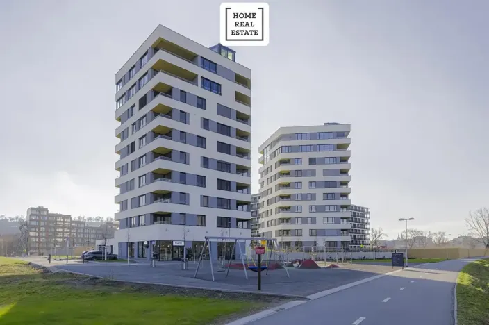 Pronájem garážového stání, Praha - Karlín, Sokolova, 18 m2