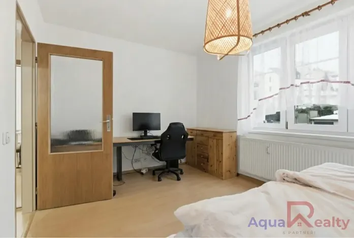 Prodej bytu 2+kk, Karlovy Vary, nám. V. Řezáče, 68 m2