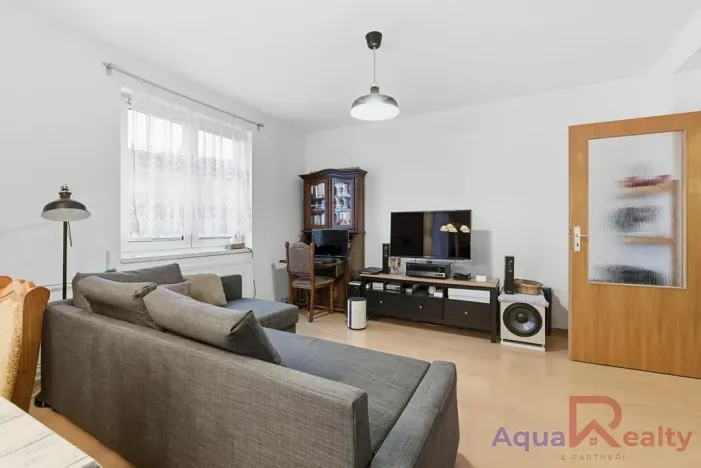 Prodej bytu 2+kk, Karlovy Vary, nám. V. Řezáče, 68 m2