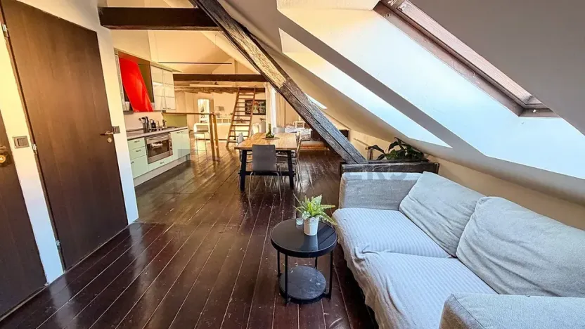 Pronájem půdního prostoru, Praha - Smíchov, Staropramenná, 100 m2