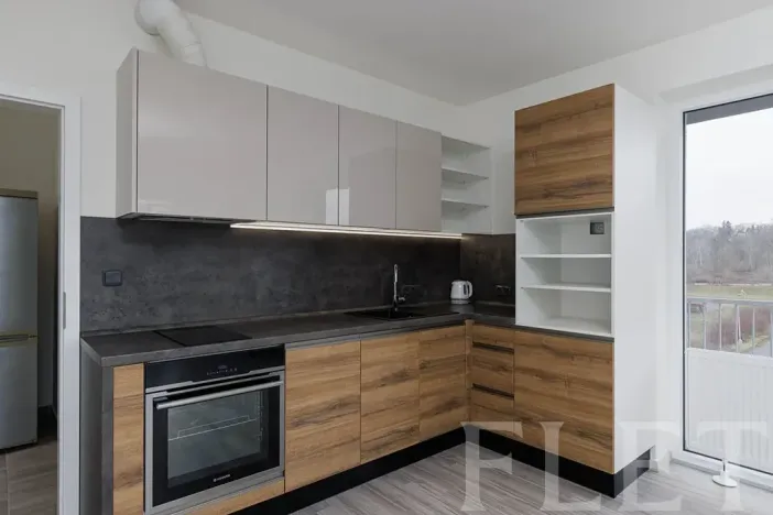 Pronájem bytu 1+kk, Praha - Hloubětín, Za černým mostem, 36 m2