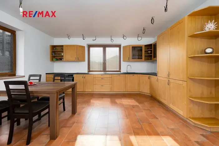 Prodej rodinného domu, Bánov, 197 m2