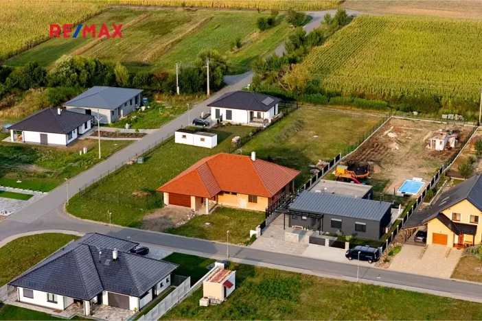 Prodej rodinného domu, Bánov, 197 m2