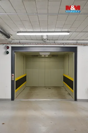 Pronájem garážového stání, Hradec Králové - Pražské Předměstí, 13 m2