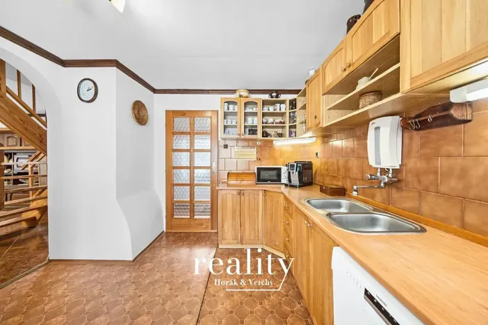 Prodej rodinného domu, Řásná, 179 m2