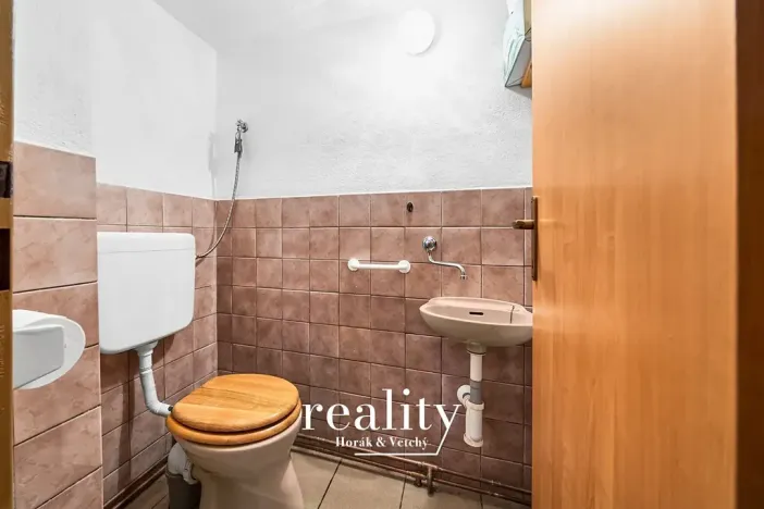 Prodej rodinného domu, Řásná, 179 m2