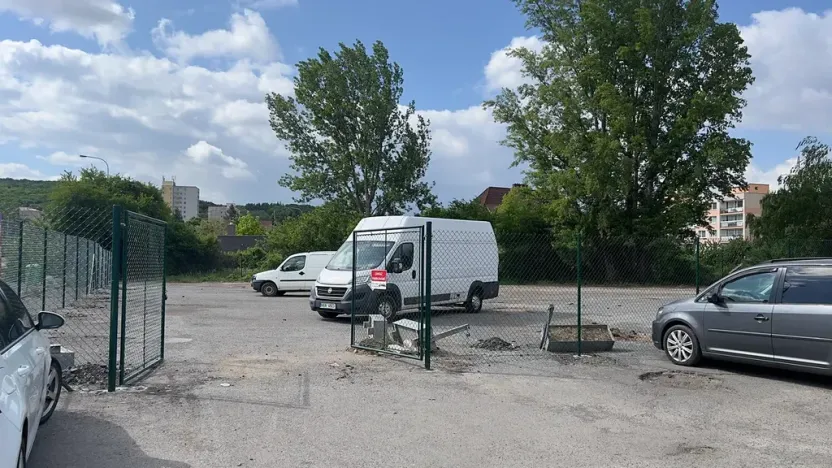Pronájem komerčního pozemku, Praha - Modřany, Komořanská, 1500 m2