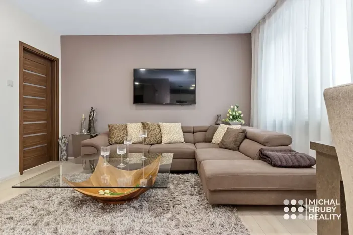 Prodej bytu 2+kk, Ostrava, Vrázova, 79 m2