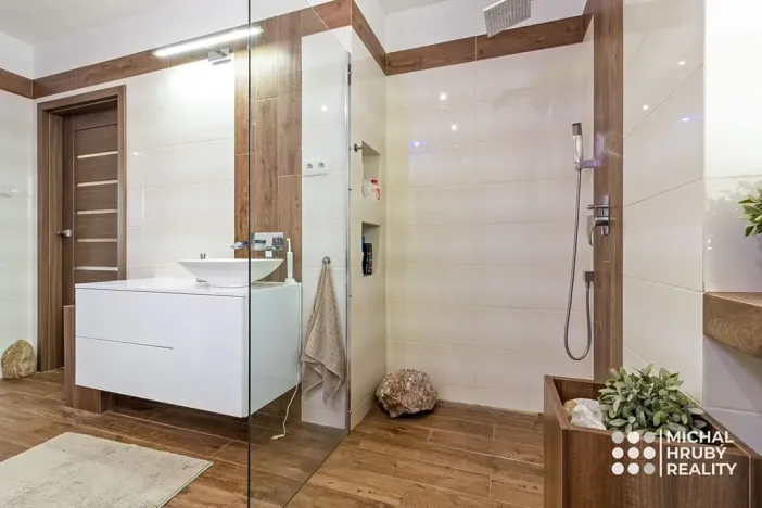 Prodej bytu 2+kk, Ostrava, Vrázova, 79 m2