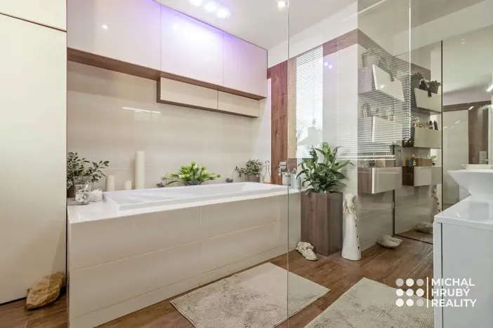 Prodej bytu 2+kk, Ostrava, Vrázova, 79 m2