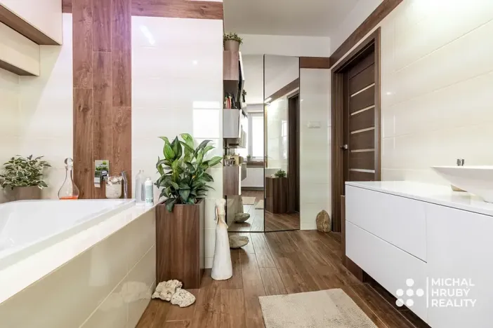 Prodej bytu 2+kk, Ostrava, Vrázova, 79 m2