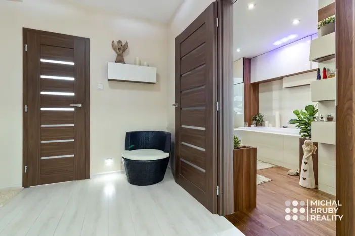 Prodej bytu 2+kk, Ostrava, Vrázova, 79 m2