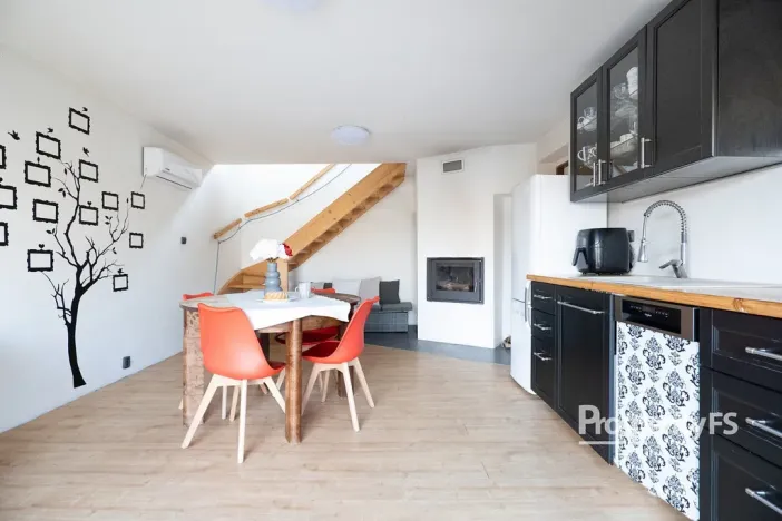 Prodej rodinného domu, Veleň, 141 m2