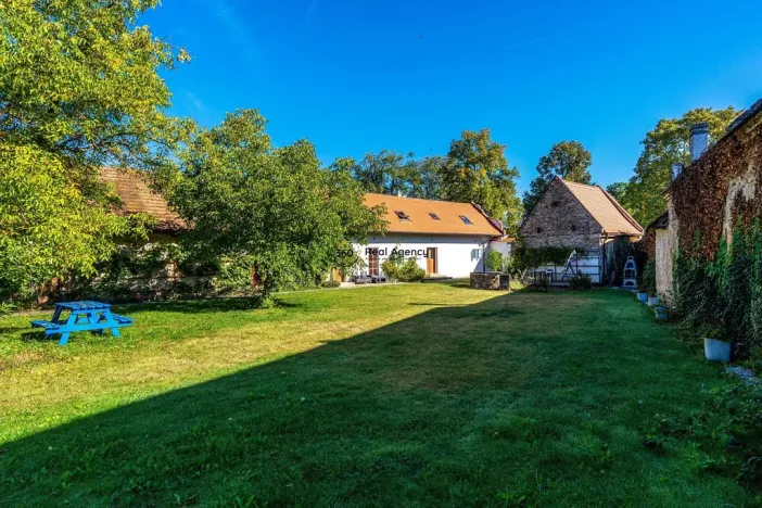 Prodej ubytování, Sedlec - Malé Chrášťany, 1420 m2