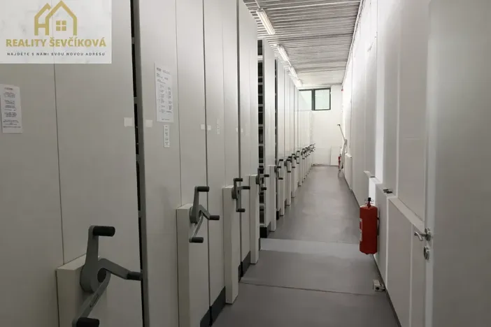 Pronájem komerční nemovitosti, Hradec Králové, Zemědělská, 695 m2