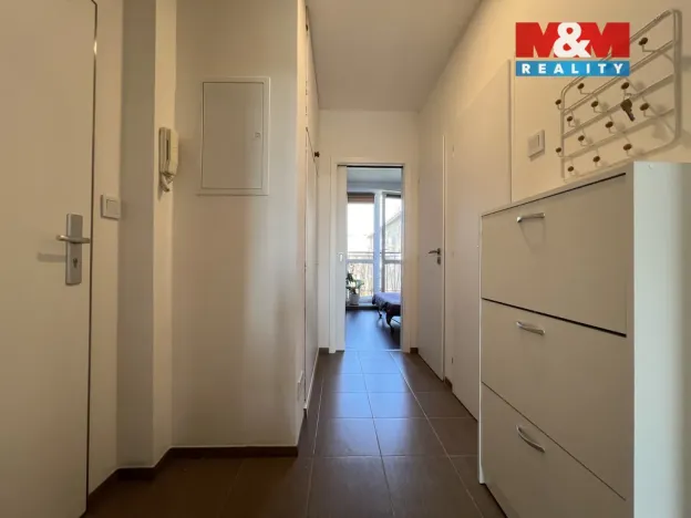 Pronájem bytu 3+kk, Praha - Kobylisy, Střelničná, 60 m2