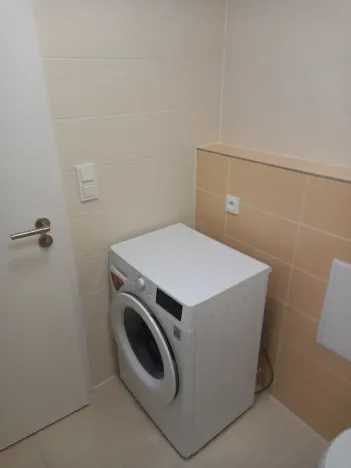 Pronájem bytu 1+kk, Praha - Hloubětín, Za černým mostem, 36 m2