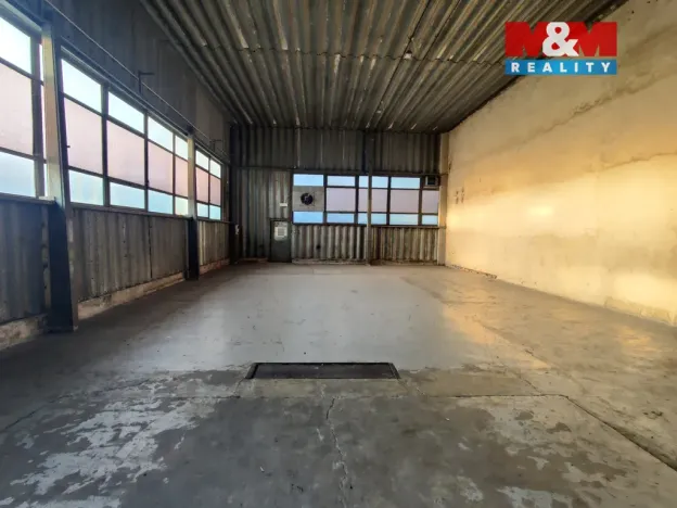 Pronájem skladu, Veleň, K Cihelně, 1100 m2