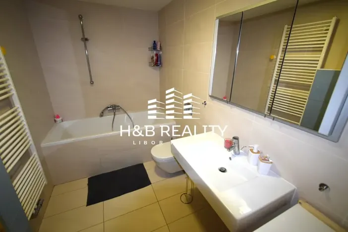 Pronájem bytu 1+kk, Praha - Žižkov, Ke kapslovně, 53 m2