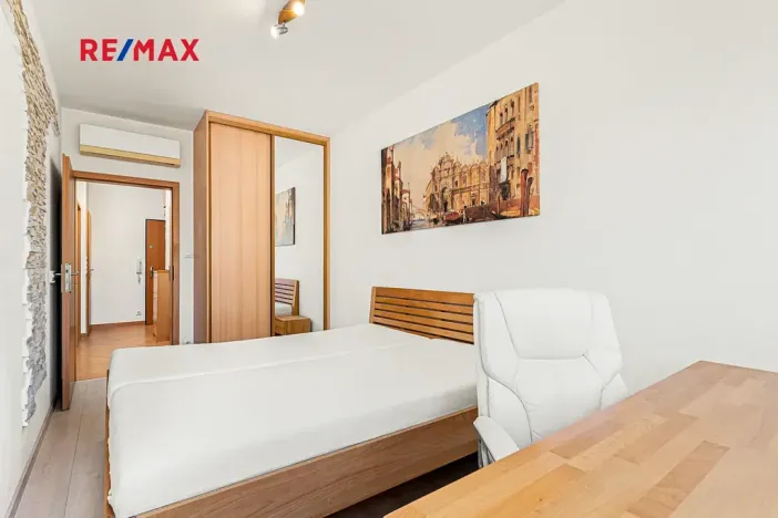 Pronájem bytu 2+kk, Praha - Vysočany, Podkovářská, 54 m2