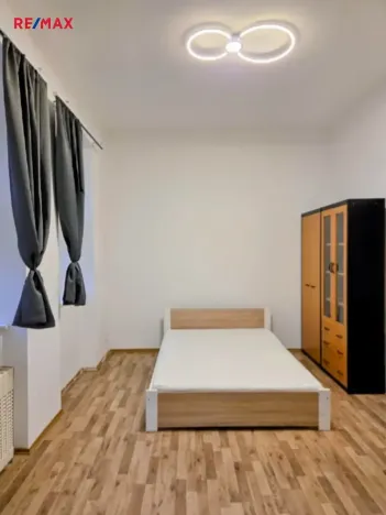 Pronájem bytu 2+kk, Karlovy Vary, Kolmá, 32 m2