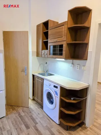 Pronájem bytu 2+kk, Karlovy Vary, Kolmá, 32 m2