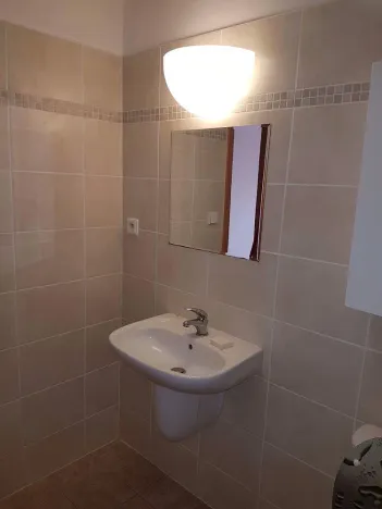 Pronájem bytu 1+kk, Hradec Králové, Ve Stromovce, 34 m2