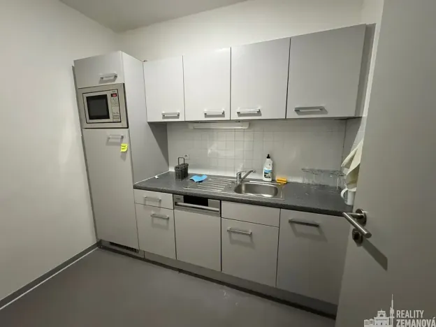 Pronájem kanceláře, Praha - Smíchov, Karla Engliše, 1006 m2