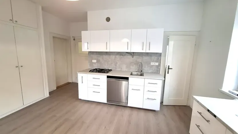 Pronájem bytu 3+1, Plzeň, Pod Záhorskem, 100 m2