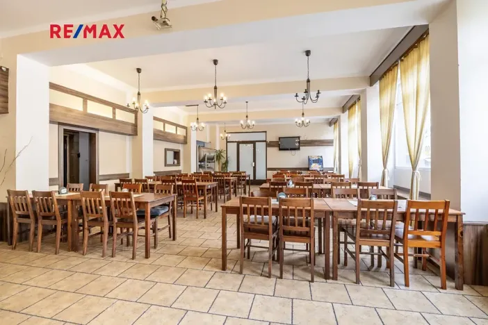 Prodej obchodního prostoru, Čelákovice, Rumunská, 794 m2