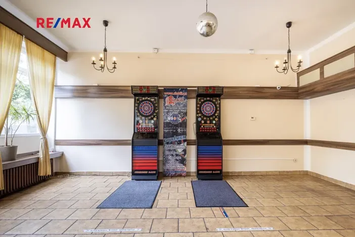 Prodej obchodního prostoru, Čelákovice, Rumunská, 794 m2