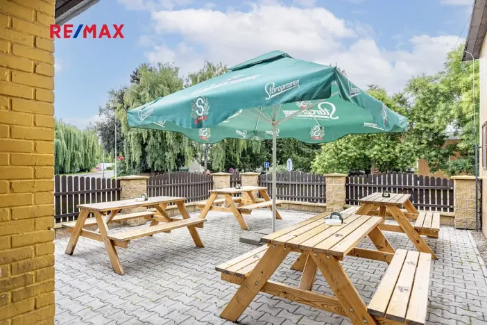 Prodej obchodního prostoru, Čelákovice, Rumunská, 794 m2