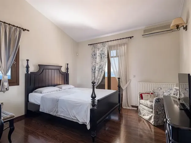 Prodej vily, Stérnes Héraklion, Řecko, 340 m2