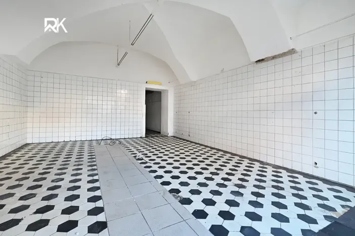 Prodej obchodního prostoru, Kolín, Pražská, 600 m2