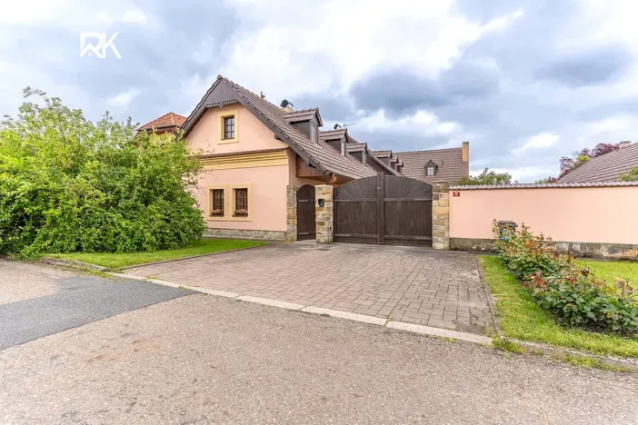 Prodej rodinného domu, Bříství, 375 m2