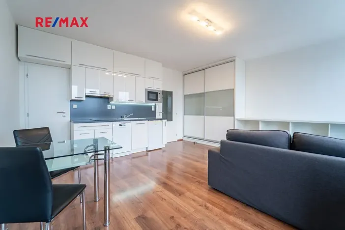 Pronájem bytu 1+kk, Velký Osek, U hřiště, 33 m2