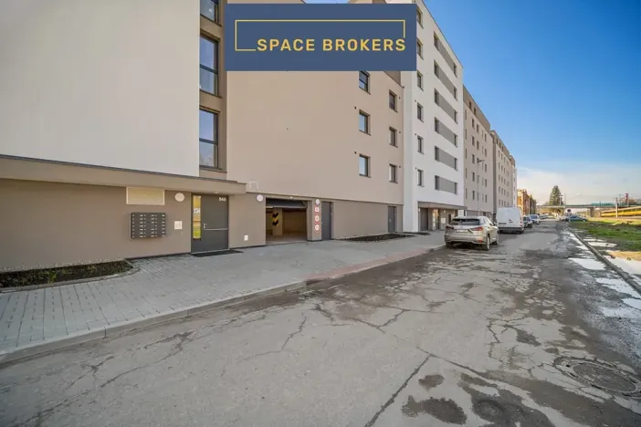 Pronájem garážového stání, Pardubice, Východní, 15 m2